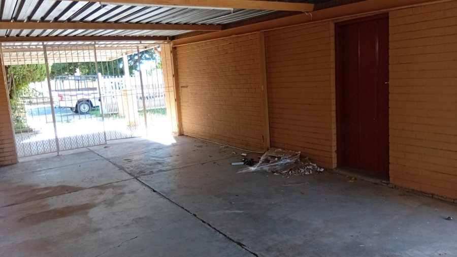 3 Bedroom Property for Sale in Uitsig Free State